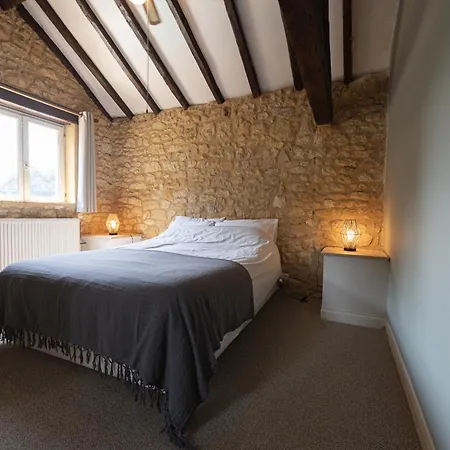Lejlighed Hay Barn - Spacious With Private Terrace And Incredible View, Shared Swimming Pool